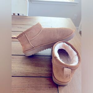 ASPEN Cozy Tan Suede Boots; Size 9; Like new condition!  NWOT